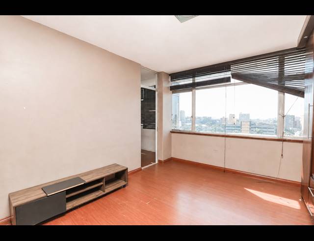 2.5 BEDROOM APARTMENT FOR SALE IN GLENWOOD